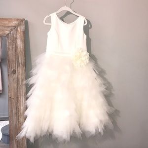 Gorgeous Ivory Flower girl dress 🌸